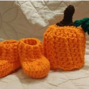 Newborn Pumpkin Hat and Bootie Set
